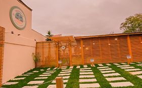 Shangri La Casas e Studios